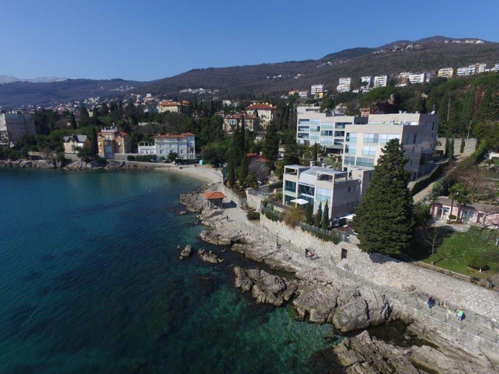 אופטיה Villa Arentz Residence - Front Sea Apartments מראה חיצוני תמונה