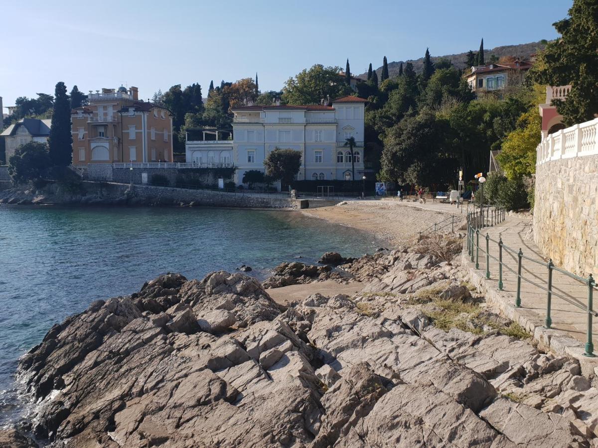 אופטיה Villa Arentz Residence - Front Sea Apartments מראה חיצוני תמונה